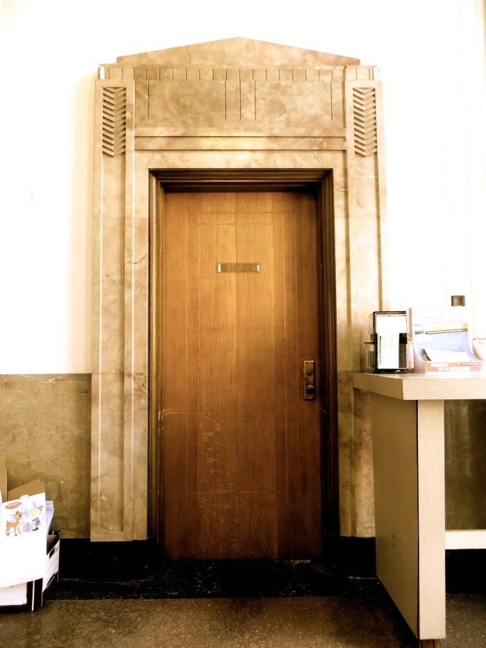 amazing_door_art_deco